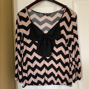 Zig zag striped pink and black bow top